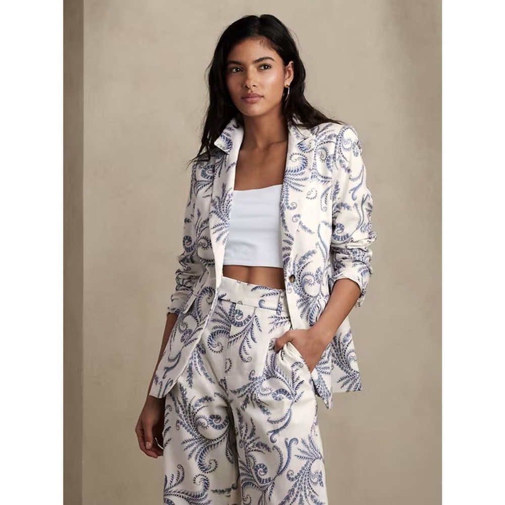 Banana Republic White and Blue Patterned Blazer